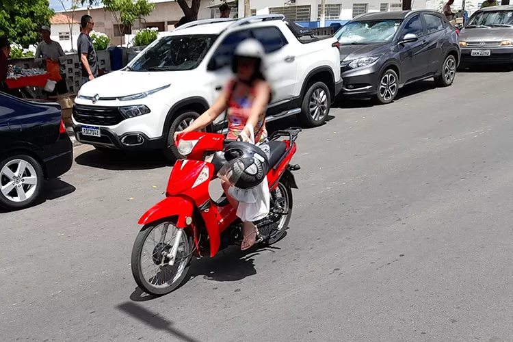 Brumado: SMTT não está multando motociclistas devido ao transporte de sacolas
