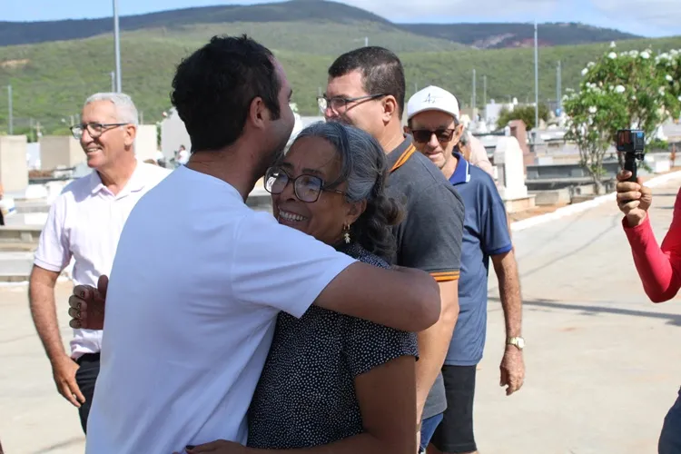 Brumado: Prefeito ganha popularidade com requalificação dos cemitérios