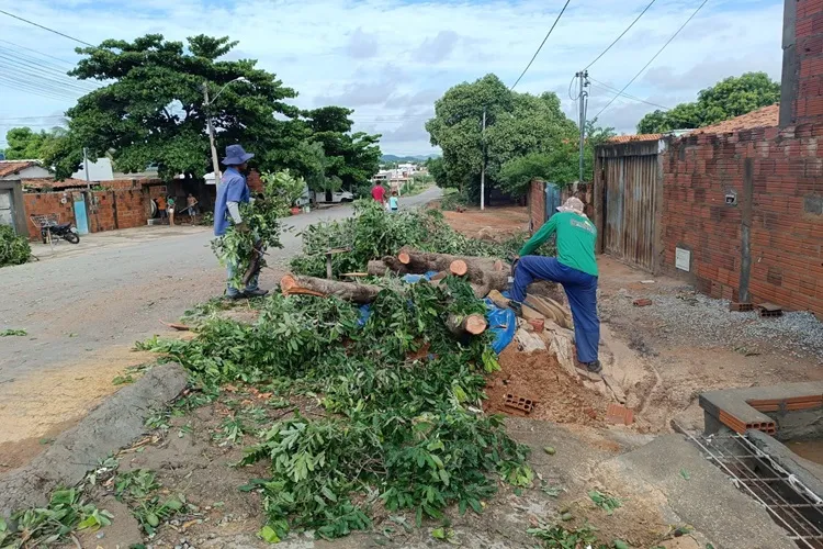 Seinfra e SMTran de Guanambi em manutenção das ruas por conta das chuvas