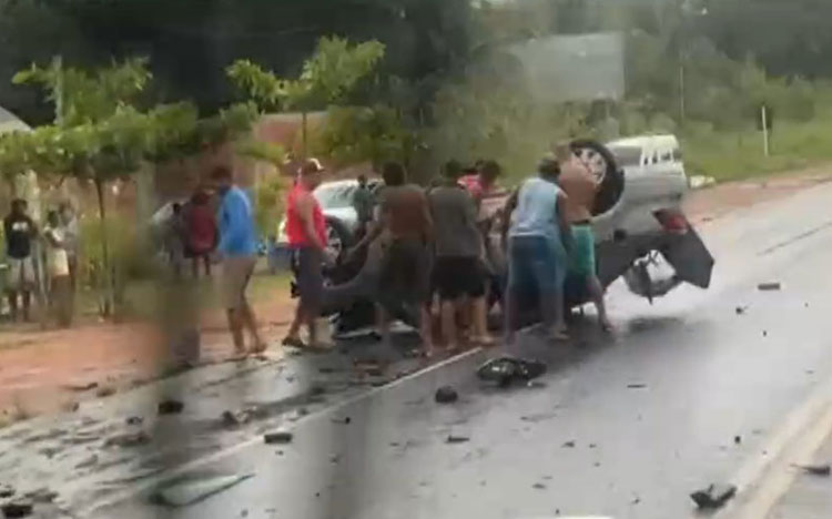 Alagoinhas: Batida entre carros deixa três mortos na BR-101