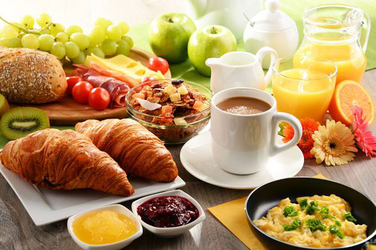 Pular o café da manhã eleva risco de morte por doenças cardiovasculares