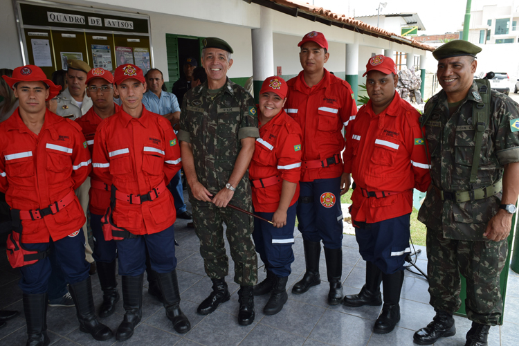 Guarda Municipal e Bombeiros Civis recepcionam comandante do Exército em visita a Brumado