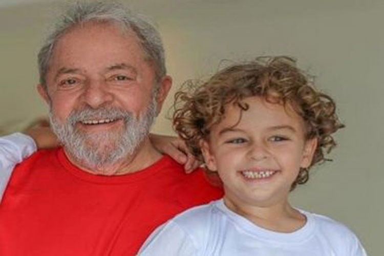 Lula foi proibido de falar em público para ir ao velório do neto