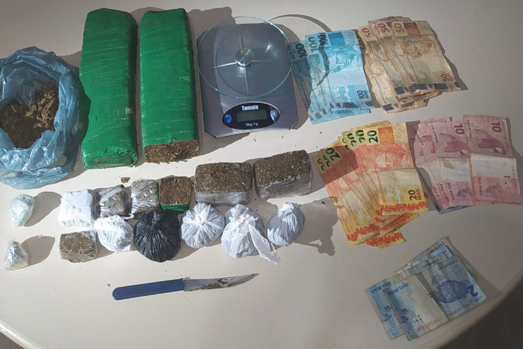 Polícia Militar e Cipe Sudoeste apreendem 2kg de maconha em Guanambi