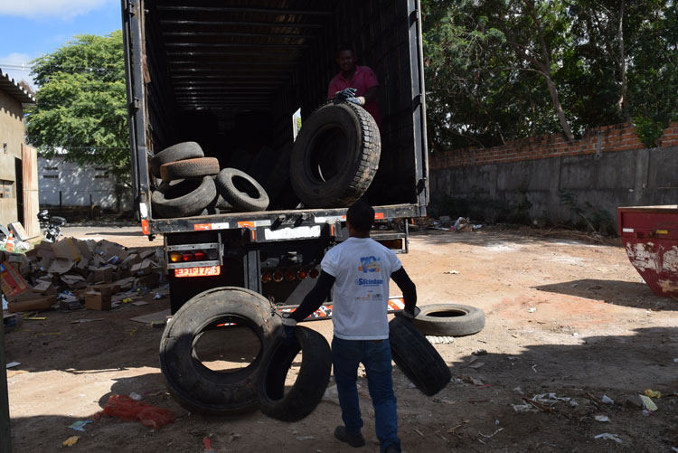 Pneus recolhidos na região de Brumado viram asfalto em usina de Feira de Santana