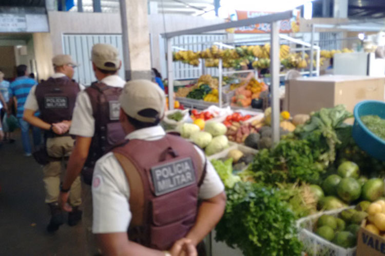 Homem com faca que ameaçava populares no Mercado Municipal é preso em Brumado