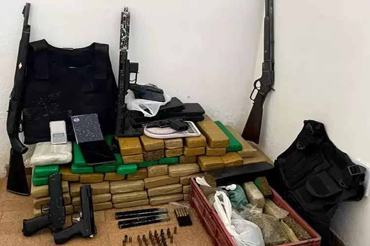 Rondesp realiza grande apreensão de armas e drogas em Barra da Estiva e Vitória da Conquista