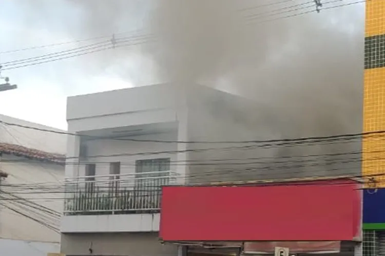 Brumado: Lanchonete registra princípio de incêndio após falha elétrica no fogão industrial