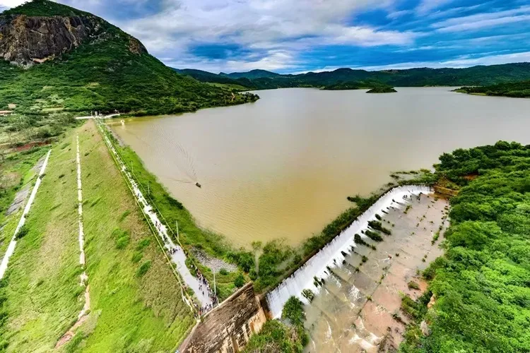 Furo na Barragem de Ceraíma provoca desperdício de água na região de Guanambi