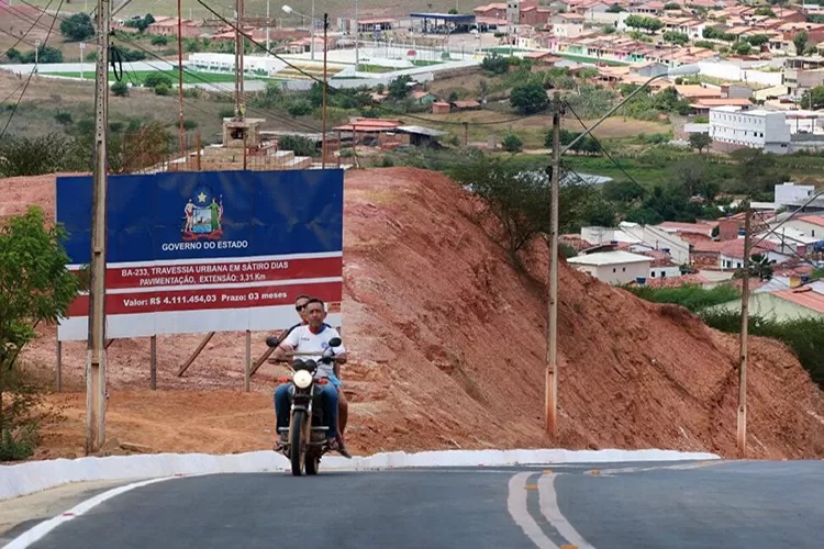 Governo da Bahia realiza obras em mais de 290 quilômetros de rodovias no Sertão Produtivo