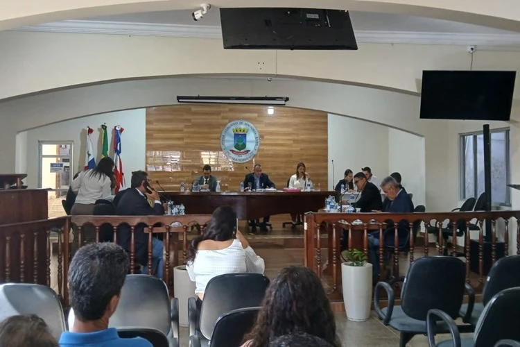 Câmara de Macaúbas vota vetos e mantém orçamento 2026 sem emendas
