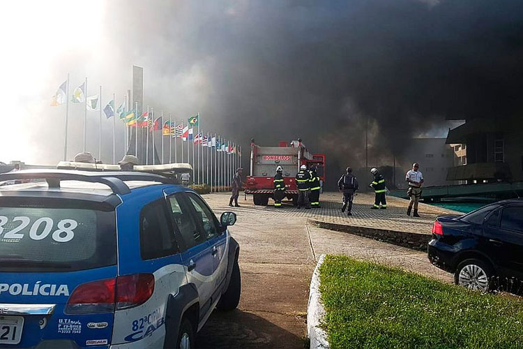 Prédio da Assembleia Legislativa da Bahia pega fogo