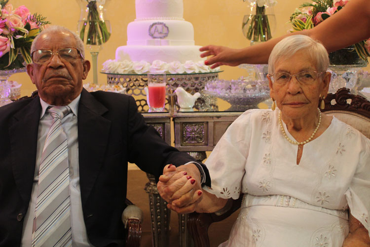 Brumado: Família Pereira celebra bodas de brilhante dos patriarcas Arthur e Lindaura