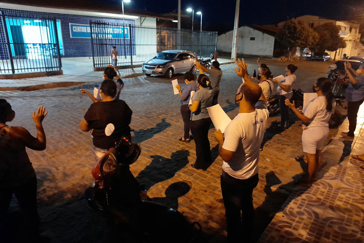 Católicos oram por pacientes e servidores do Centro de Atendimento Covid-19 em Brumado