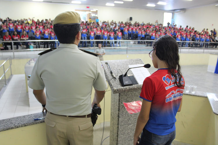 PM realiza solenidade de formatura de uma turma do Proerd em Brumado