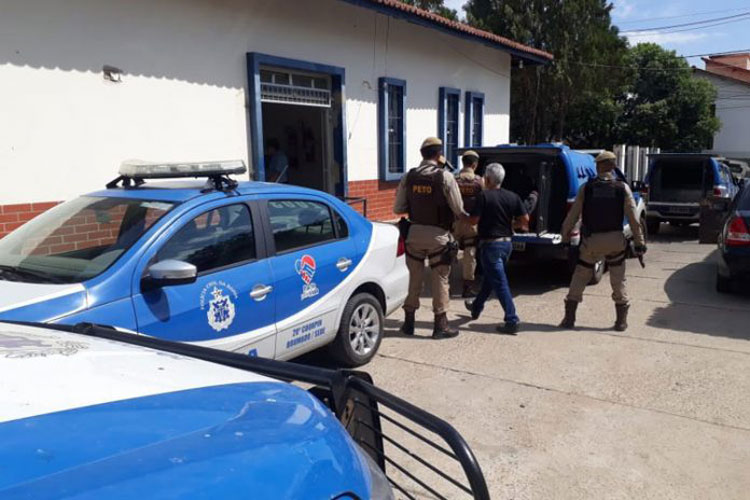 Homem com tornozeleira é preso acusado de roubar estabelecimentos comerciais em Brumado