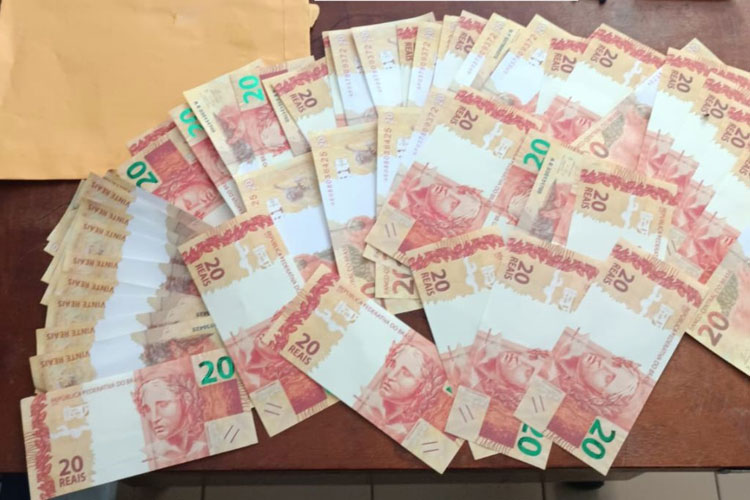 PM prende homem com mais de R$ 1 mil em notas falsas na cidade de Macaúbas