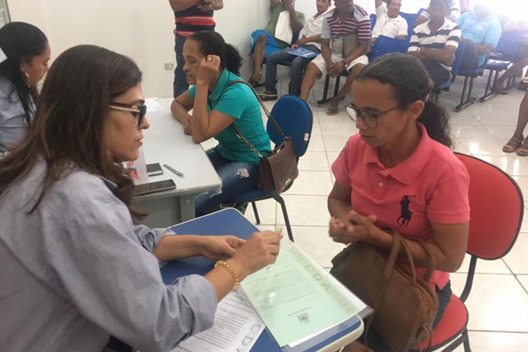 Agricultores de Riacho de Santana recebem título de terra para regularização fundiária