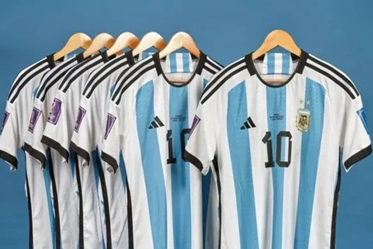 Camisetas de Messi usadas na Copa do Catar vão à leilão e podem arrecadar R$ 48 milhões
