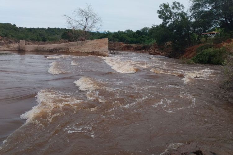 Brumado: Cristalândia está desbastecida com barragem danificada e estradas esburacadas após chuvas
