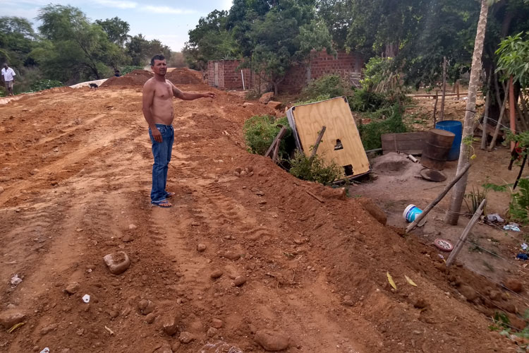 Brumado: Morador prevê tragédia com obra de pavimentação da prefeitura margeando o Rio do Antônio