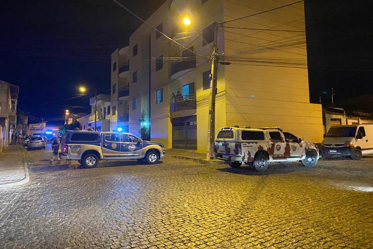 Brumado: Homens alvejam residência do vereador eleito Tiago Amorim