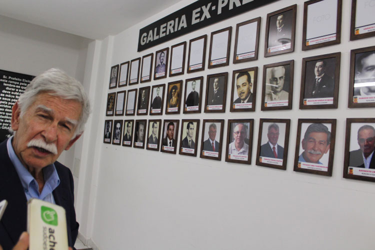 Galeria no gabinete do prefeito objetiva resgatar memória de ex-gestores de Brumado