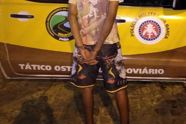 Brumado: Jovem é detido pela PRE após furtar motocicleta em frente ao Parque de Exposições