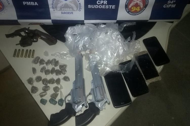 Polícia Militar apreende veículos, armas e drogas em Caetité