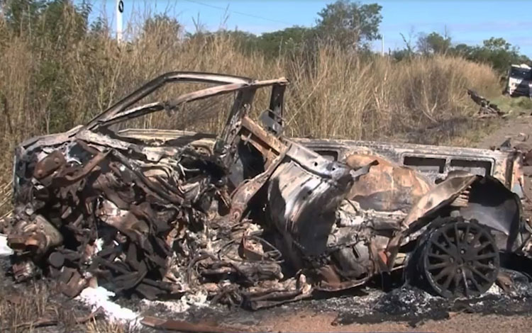Uma pessoa morre após carro pegar fogo em batida na BR-242