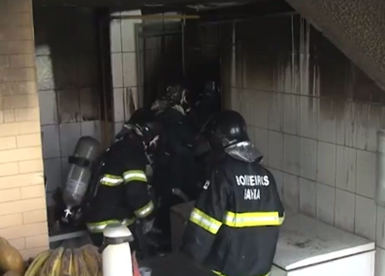 Fogão explode e cozinha de pousada é destruída por incêndio em Feira de Santana