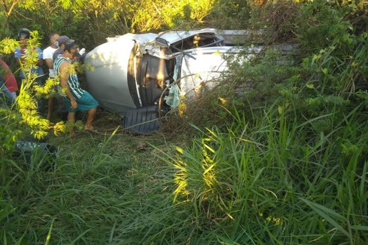 Cantor da banda Chicana sofre acidente de carro e morre na BR-116 em Feira de Santana