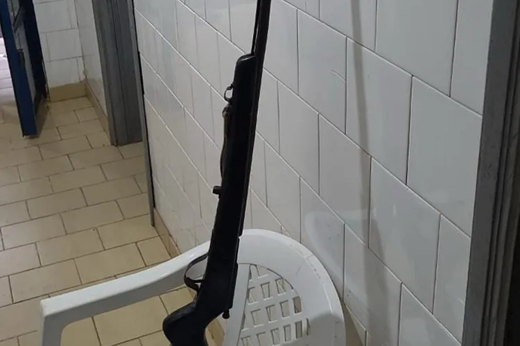 Macaúbas: Indivíduo é detido por ameaça e disparo de arma de fogo em Poço Dantas