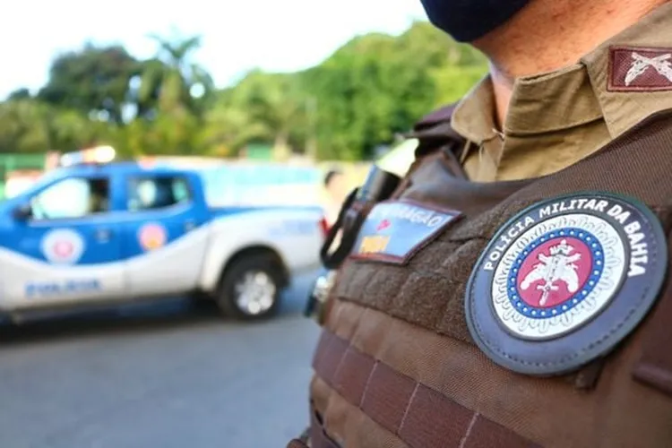 Major é preso ao tentar entregar celular para detento na Cadeia Pública em Salvador