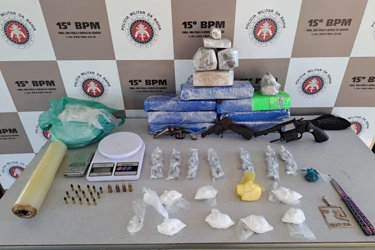 Polícia Militar apreende 3 armas e 10 kg drogas em Itabuna