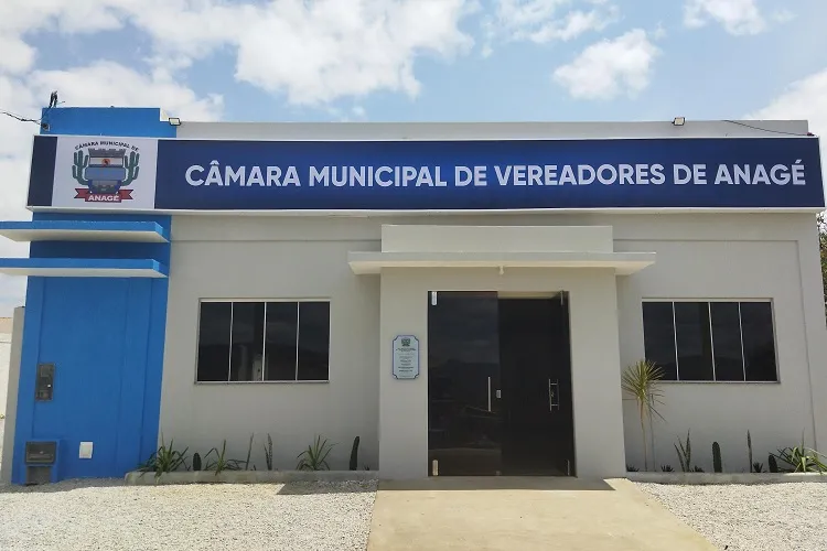 Inaugurada sede própria da Câmara de Anagé como presente de 61 anos do município