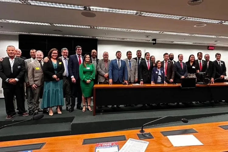 Prefeitos baianos buscam apoio da bancada federal frente à crise financeira nos municípios