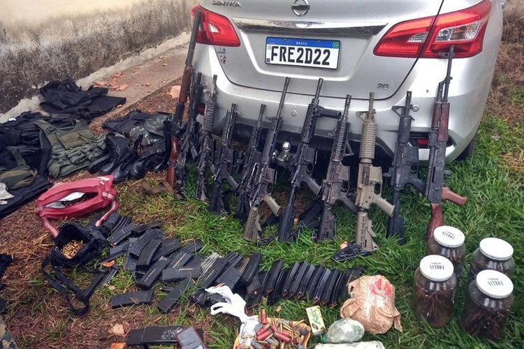 Quadrilha interceptada com 25 mortos em Minas Gerais tinha armamento 'de guerra'