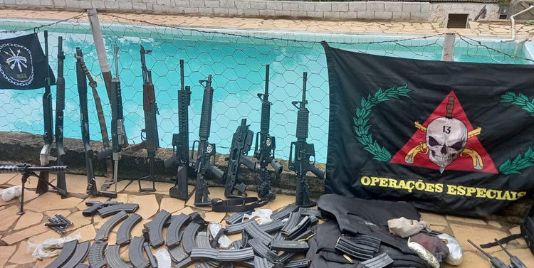 Quadrilha interceptada com 25 mortos em Minas Gerais tinha armamento 'de guerra'