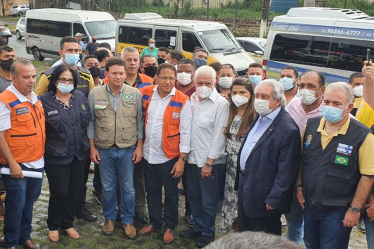 Ministros sobrevoam áreas devastadas pelo temporal na Bahia