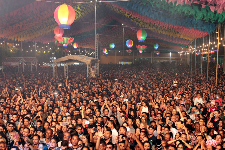 Abertura do São João de Caculé tem recorde de público