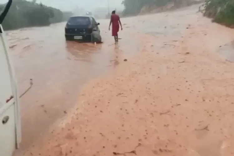 Fortes chuvas alagam Entre Rios e mais de mil pessoas foram atingidas
