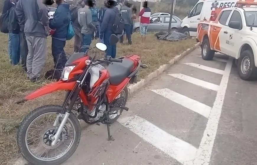 Uma pessoa morre em acidente entre moto e caçamba na BR-116 em Vitória da Conquista