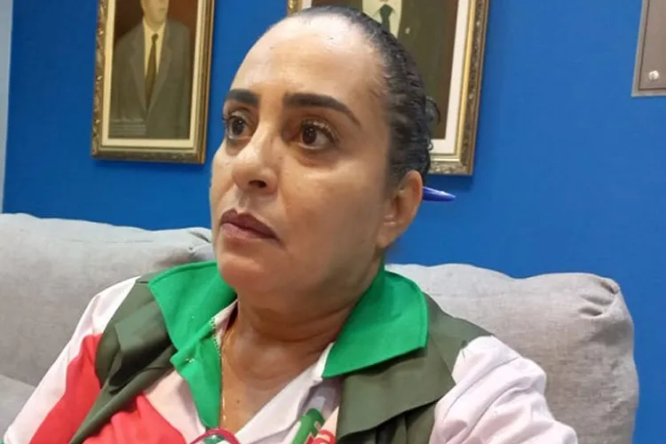'Não tem poder, que vale a pena expor um pai', diz Valda ACS para filho do prefeito de Guanambi