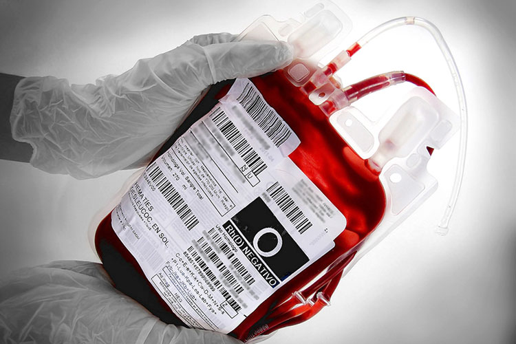 Bebê filho de Testemunhas de Jeová fará transfusão de sangue após decisão de juiz