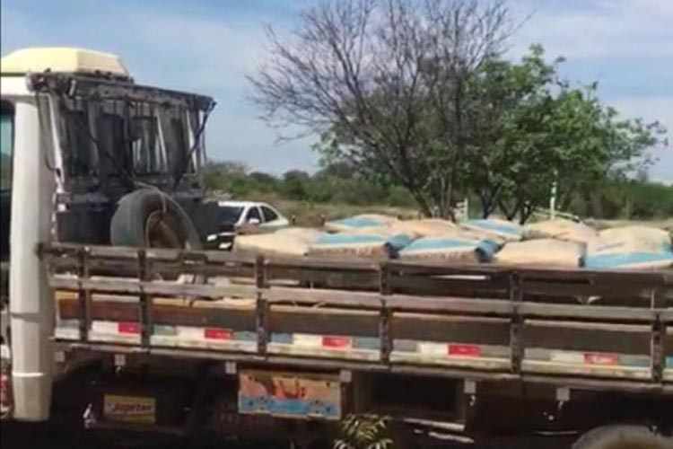 Eleições 2020: Caminhão da prefeitura de Guanambi é apreendido carregado de material de construção