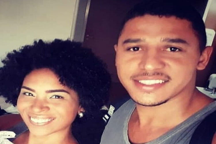 Casal é morto a tiros na porta de casa após sair de evento em Canavieiras