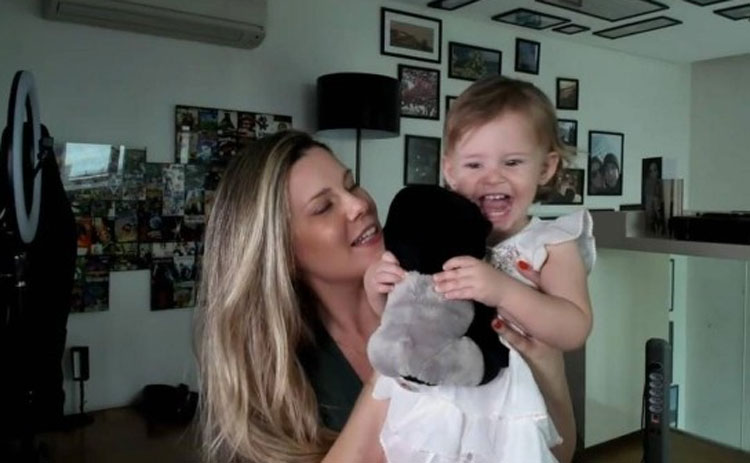 Filha bebê de Tiago Leifert está com câncer raro nos olhos