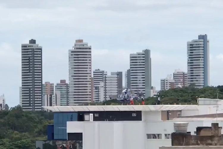 Helicóptero com funcionários da Petrobras faz pouso forçado e uma pessoa morre na Bahia