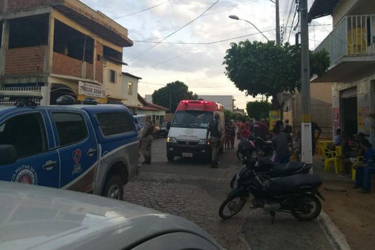 Empreiteiro agride funcionário à golpes de enxada em Livramento de Nossa Senhora